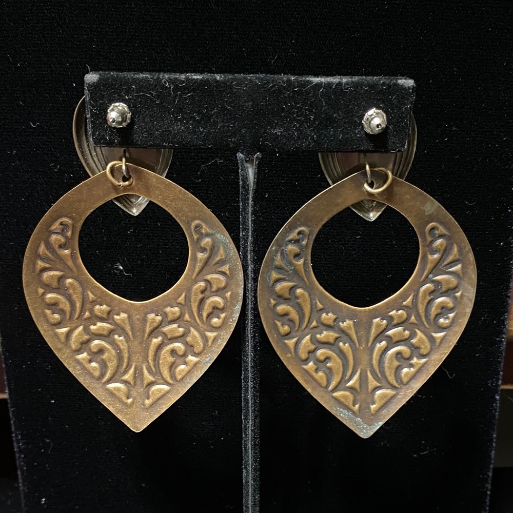 Elegant vintage pressed tin dangling Teardrop pierced Earrings - Picture 3 of 12